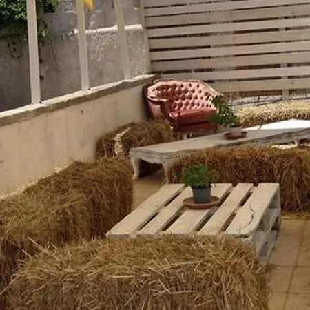 Villa - Sleeps 8 - Patio - Garden - Parking *